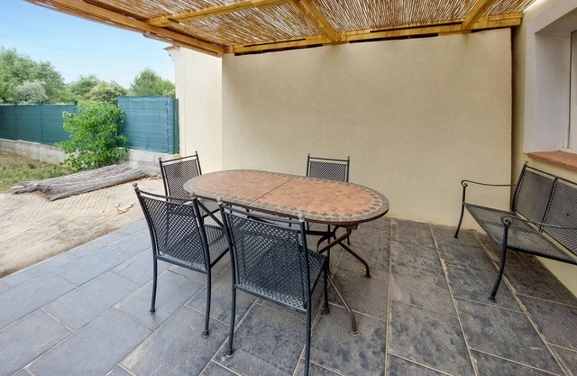 3 bedroom lovely apartment in Régusse