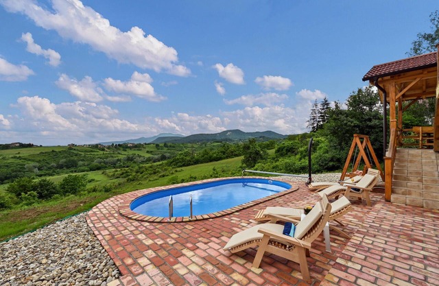 3 bedroom lovely home in Jelenscak