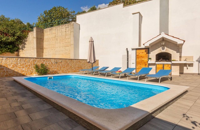 3 bedroom lovely home in Makarska