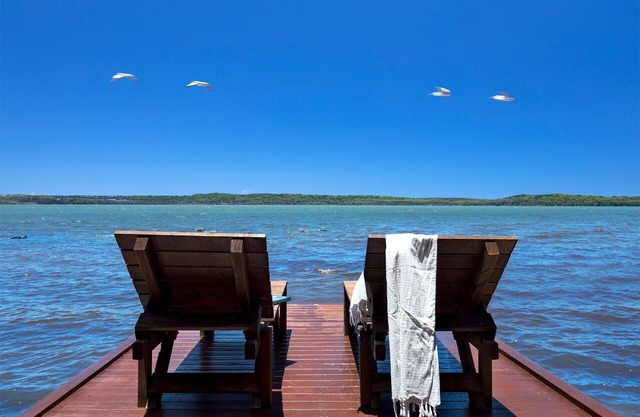 3 Bedroom Luxury Lakehouse - Stunning 3 bedroom Lakefront house with double spas