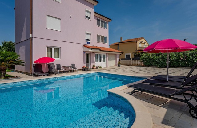 3 bedroom nice apartment in Valbandon