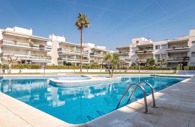 3 Bedroom Nice Apartment In Cubelles