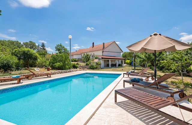3 bedroom nice home in Vinjani Gornji