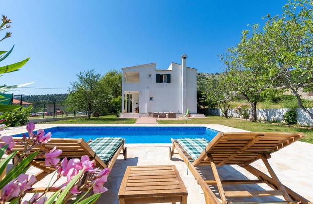 3 bedroom nice home in Gata
