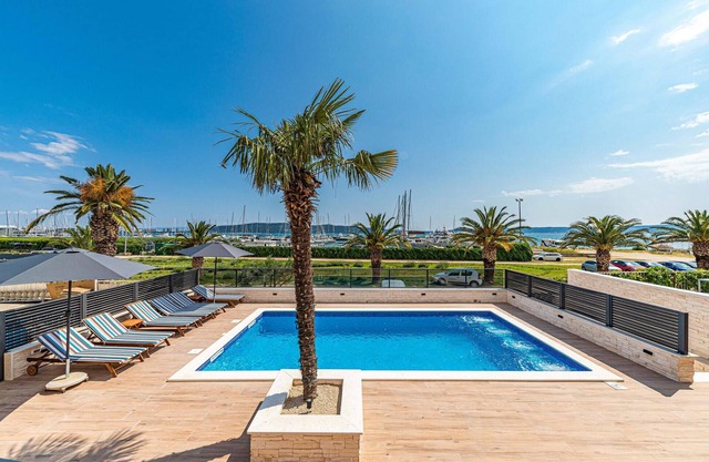 3 bedroom nice home in Kastel Gomilica