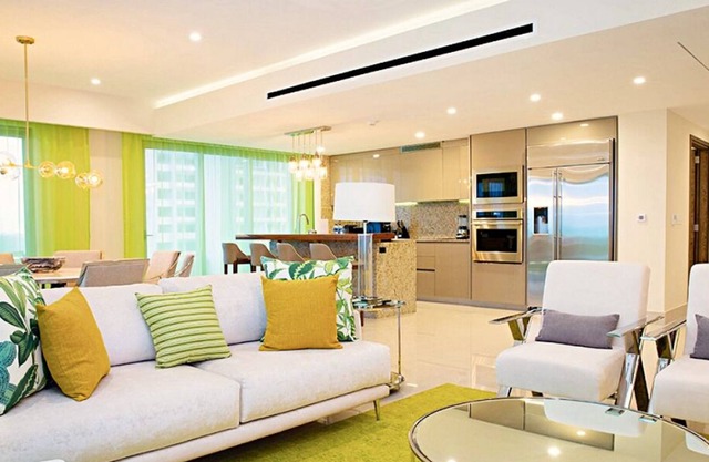 3 Bedroom Oceanfront Condo with Jacuzzi