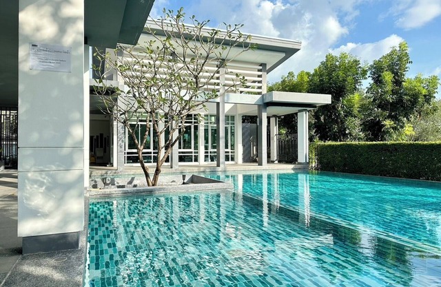 3-bedroom private house with commonpool,fitness room,WiFi 20min to patong beach