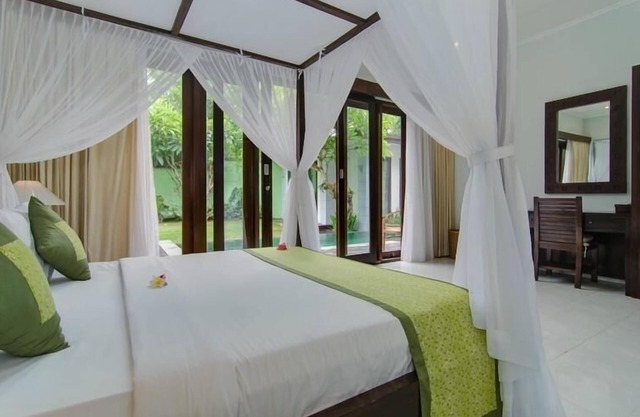 3 Bedroom Private Pool Villa, Central Seminyak, Shops, Beach, Staff Service