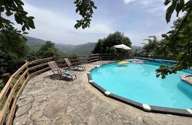 3 bedroom private vacation home in popiglio