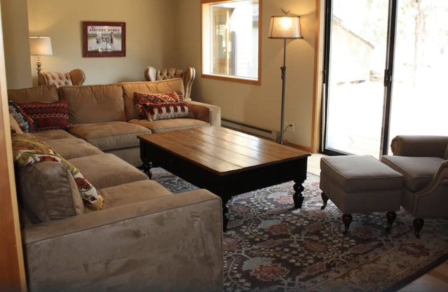 3 Bedroom Ranch House on 10 Acres Just East of Sisters Township