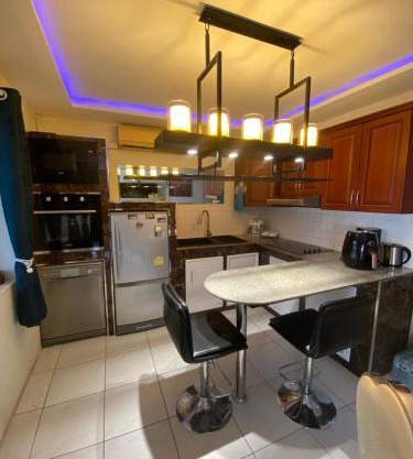 3 bedroom renovated house with in - and outdoor jacuzzi