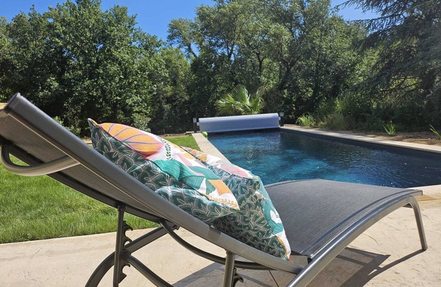 3-bedroom riverside villa with pool and view of mont ventoux