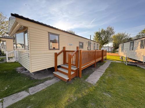 3 bedroom side gated decking WiFi pets welcome