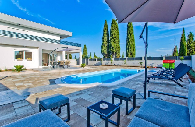 3 bedroom stunning home in Bogomolje
