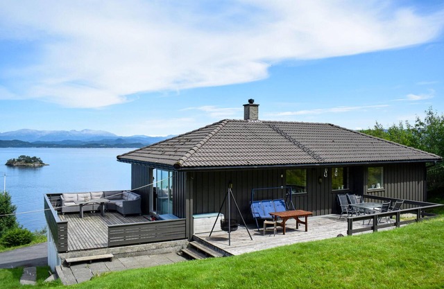 3 bedroom stunning home in Bjoa