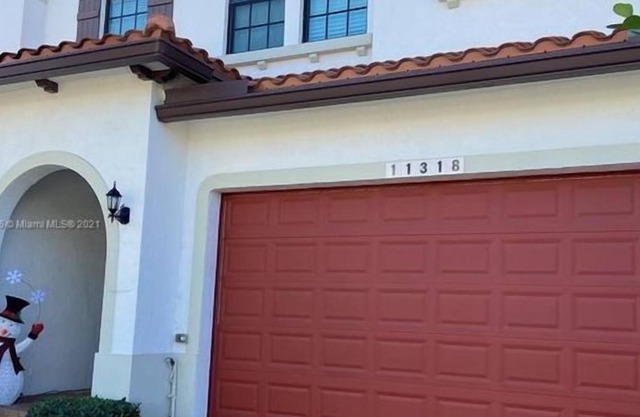 3 Bedroom Townhome 234782 by Houzlet