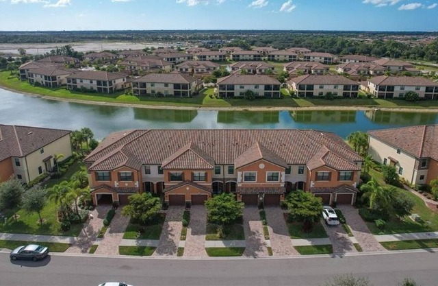 3 Bedroom Townhome 225794 by Houzlet