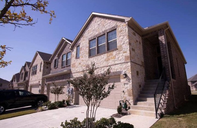 3-bedroom Townhome Close to Legacy West/Grandscape