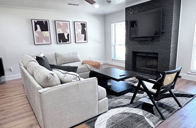 3-bedroom townhome in amazing location with WiFi, AC