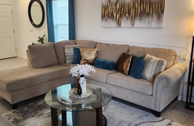 3-bedroom townhome in brilliant Jacksonville with WiFi, AC perfect distance.