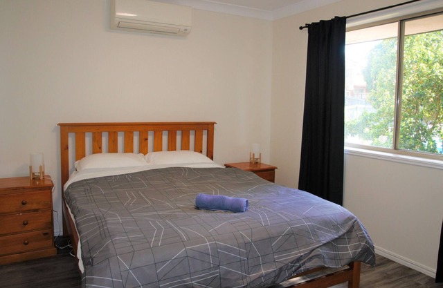 3 bedroom townhouse in Woodridge