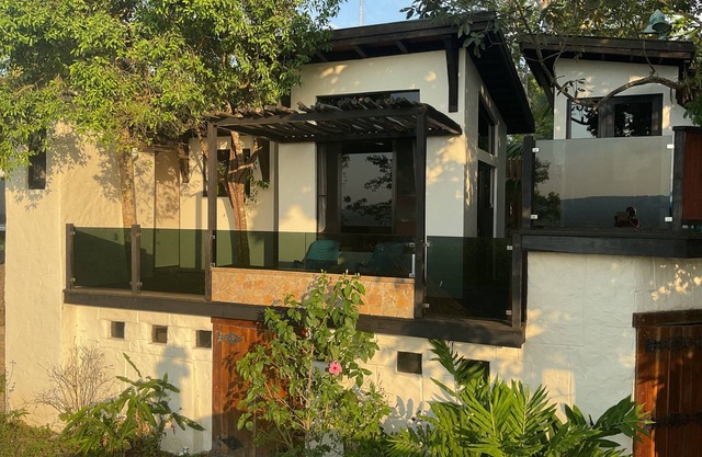 3-bedroom Tree Fort with private bathroom overlooking Santa Elena/San Ignacio.