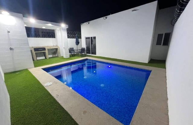 3 BEDROOM VACATION HOUSE WITH A POOL