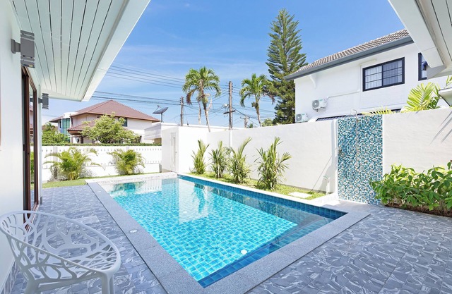 3-bedroom villa in amazing Mueang Phuket with AC, swimming pool