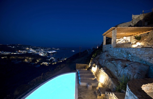3 bedroom Villa in Psarou with private pool by Diles Villas