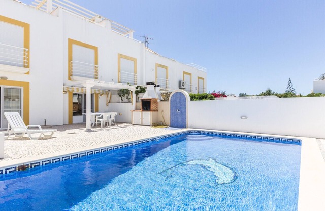 3 bedroom villa on the 1st line of beach and Wi-Fi by AlgarveManta (20V3)