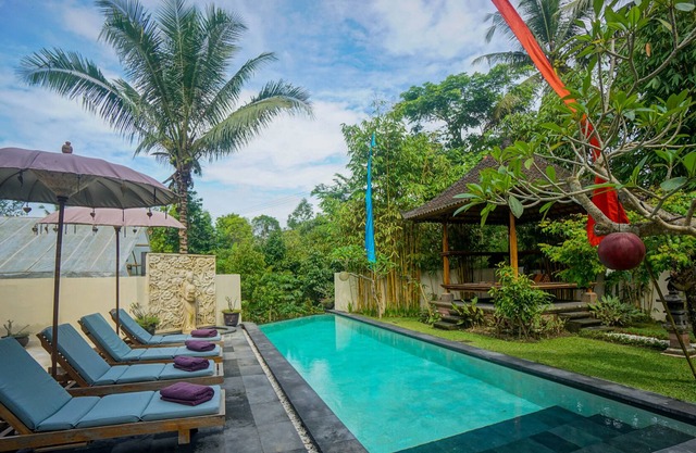 3+ Bedroom Villa with Pool and fresh breakfast