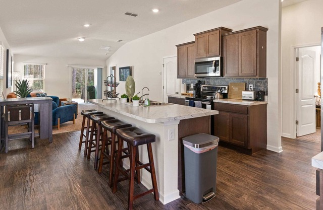 3 Bedroom with Firepit and Garage