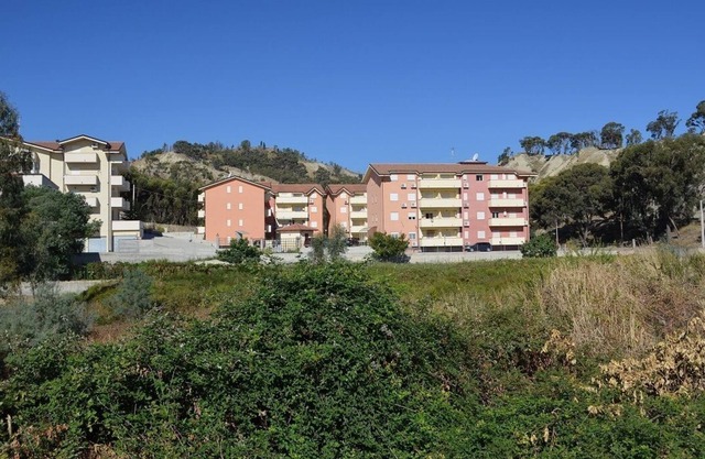 3 Bedroomed, Air-conditioned Apartment With Pool View, Wifi & Spacious Balconey