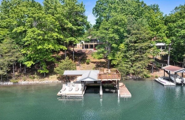 3 Bedrooms, 1 Flex Room, 3 Bathrooms! Great Dock! 2 Kayaks, Canoe & Paddleboard! Pet Friendly! Come