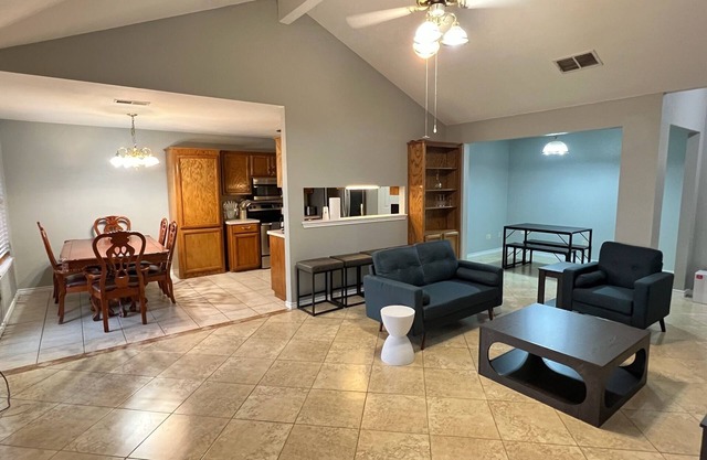 3 BEDROOMS 2 BATHS W/LARGE BACK YARD & PET FRIENDLY IN CALALLEN!