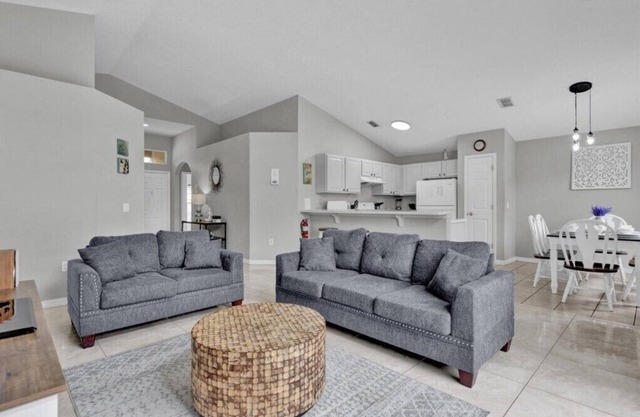 3 Bedrooms/2 Bathrooms/Cumbrian Lakes (4695 CL)