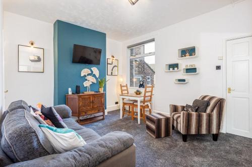 3 Bedrooms & 2 Showers - Home From Home