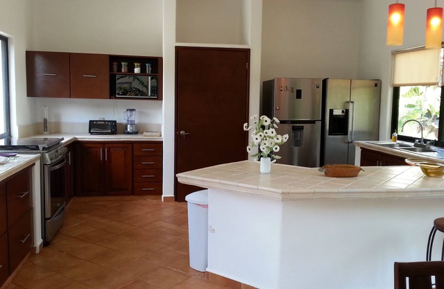 3 BEDROOMS FRIENDLY HOUSE CLOSE TO THE AIRPORT