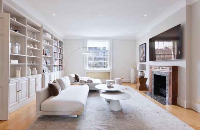 3 bedrooms luxury flat in Eaton Square