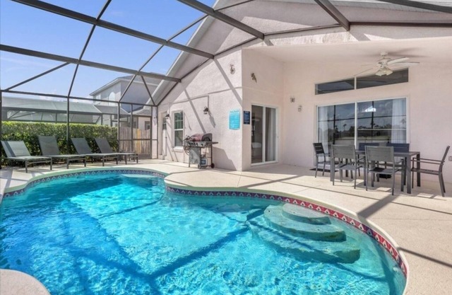 3 Bedrooms S/Lake Berkley Home by RedAwning