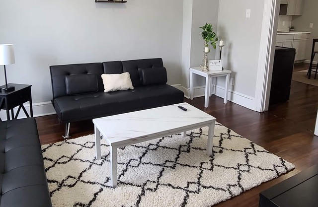 3 Bedrooms Suburban Hidden Gem