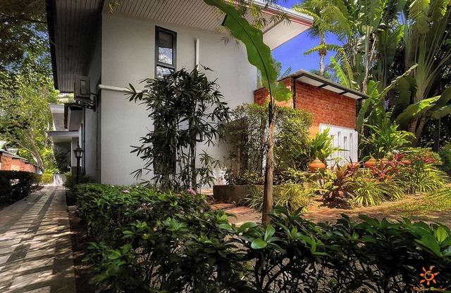 3 Bedrooms Tropical House with mezzanine, 20 meters from the beach, small pool