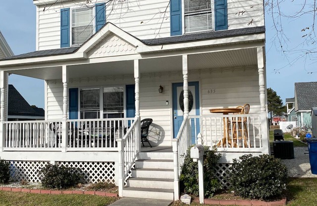 3 BR 1.5 BA. Optional Golf Cart rental. NO pets