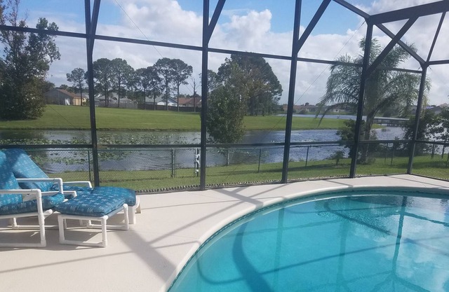 3 BR/2 Bath Pool Home, Lake View near Disney