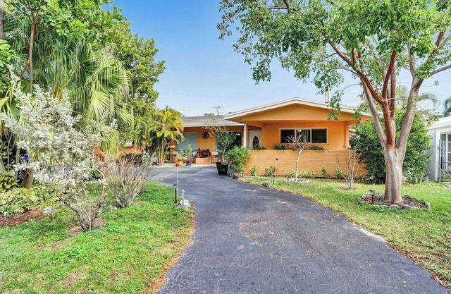 3 BR/2 Miles Beach/Safe & Secure Imperial Point neighborhood.