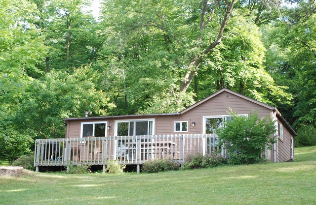 3 BR Cabin Surrounded by Pines on Fishing/Swimming Lake