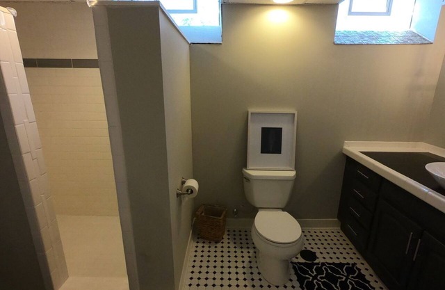 3-BR Clean, comfortable, walk to Big House & more