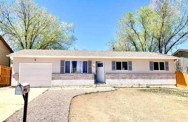 3 BR Home w/ Hot Tub near Colorado Springs Airport