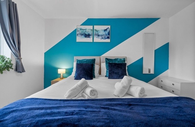 3-BR House, NEC & Airport, Driveway, Discounts