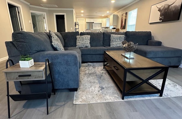 3 BR house on the historic black and gold park with splash pad in back yard a